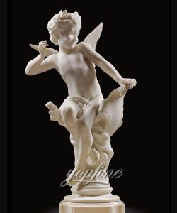 Статуэтка ангела в доме из мрамора