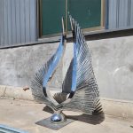 Крупная Ландшафтная Скульптура из Нержавеющей Стали «Два крыла»