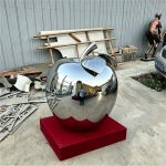Зеркальная скульптура яблока из нержавеющей стали