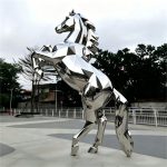 Наружная геометрическая скульптура конь из нержавейки