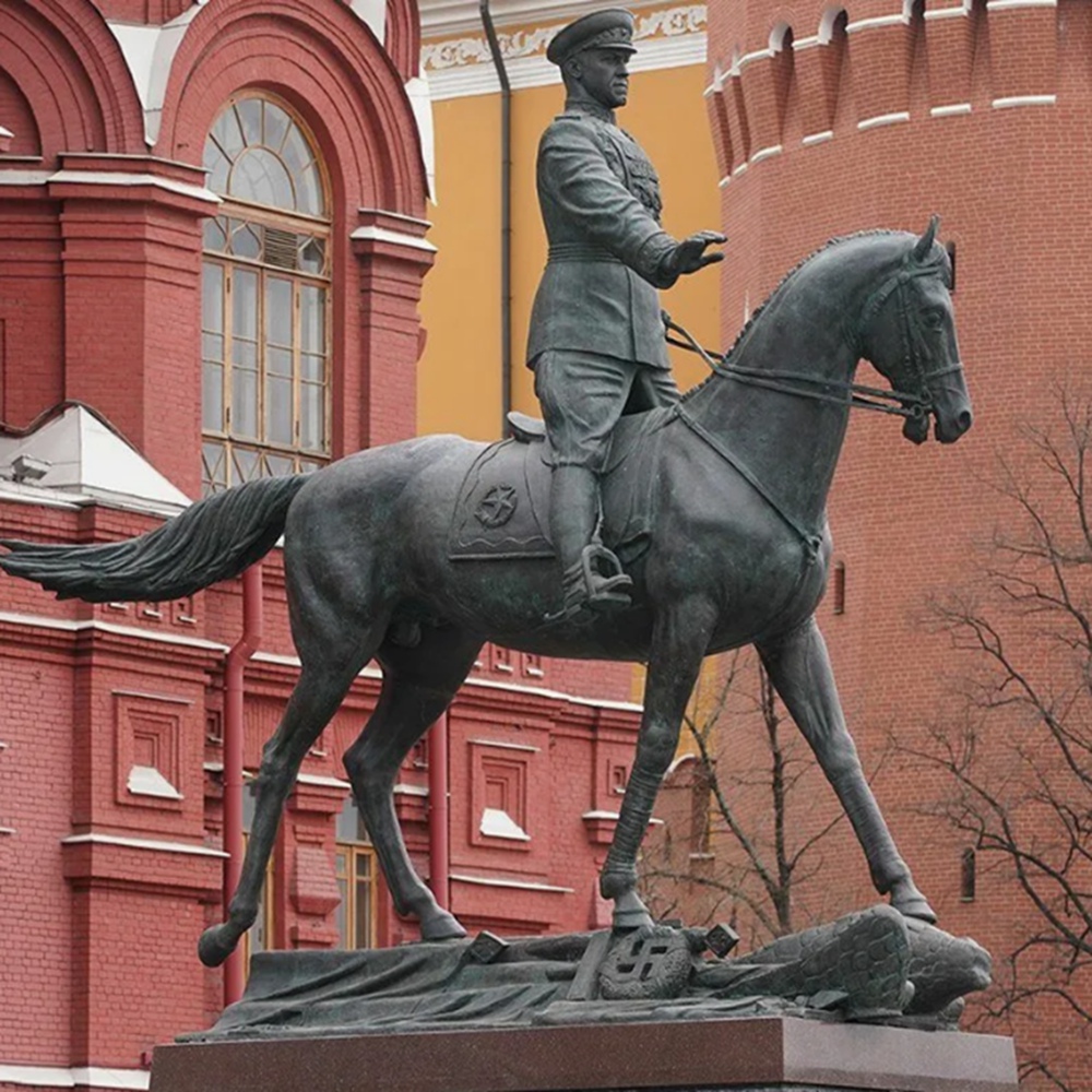 Памятник маршалу Жукову