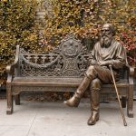 Бронзовый памятник Льву Толстому
