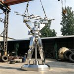 Скульптура Прометея из нержавеющей стали
