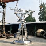 Скульптура Прометея из нержавеющей стали