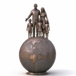 Бронзовая скульптура «Семья на глобусе»