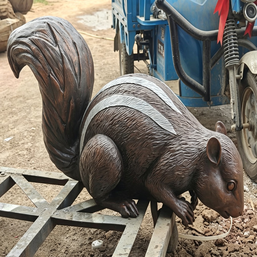 скульптура бурундука