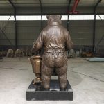 скульптура «Медведь с самоваром»