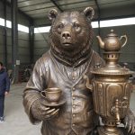 скульптура «Медведь с самоваром»