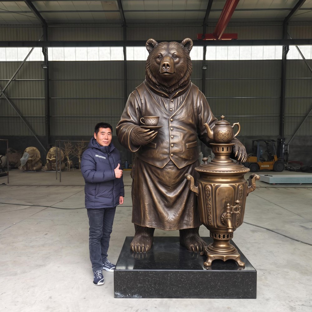 скульптура «Медведь с самоваром»